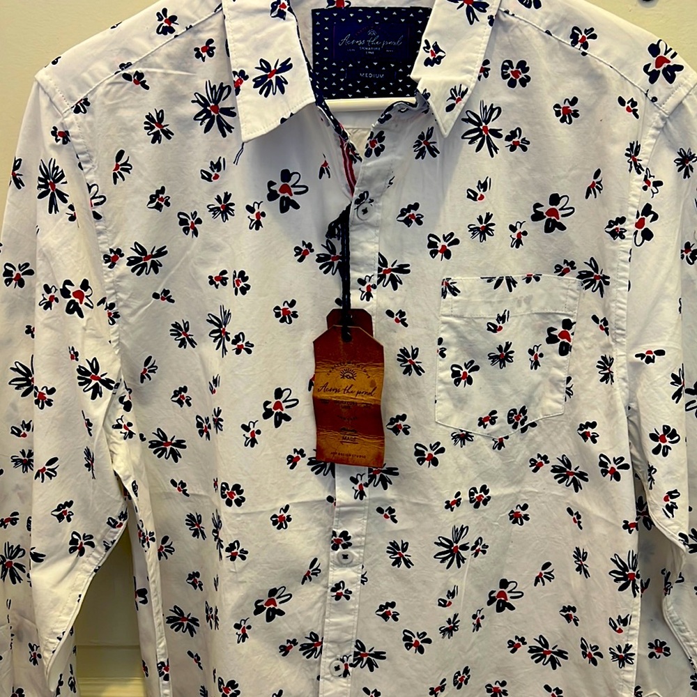 Across the pond men's flowered button down shirt size medium NWT